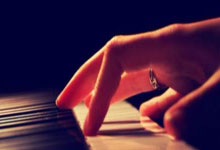 篮网客场击败凯尔特人：一场震撼的逆袭之夜